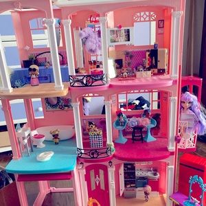 Lol surprise dolls. New, used, large box